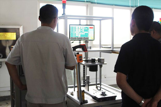 艾普智能儀器—新能源汽車電機測試設備驗收現(xiàn)場