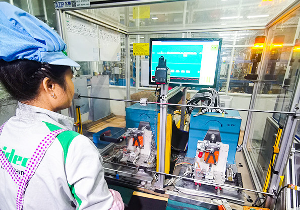 減速機(jī)電機(jī)無刷加載測試系統(tǒng)應(yīng)用現(xiàn)場