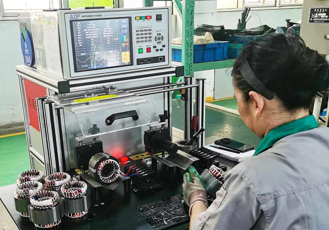 水泵電機定子檢測設(shè)備應(yīng)用現(xiàn)場—艾普智能.jpg