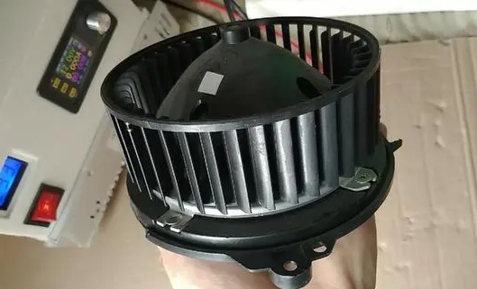 汽車鼓風(fēng)機(jī)電機(jī)工作原理—艾普智能.jpg